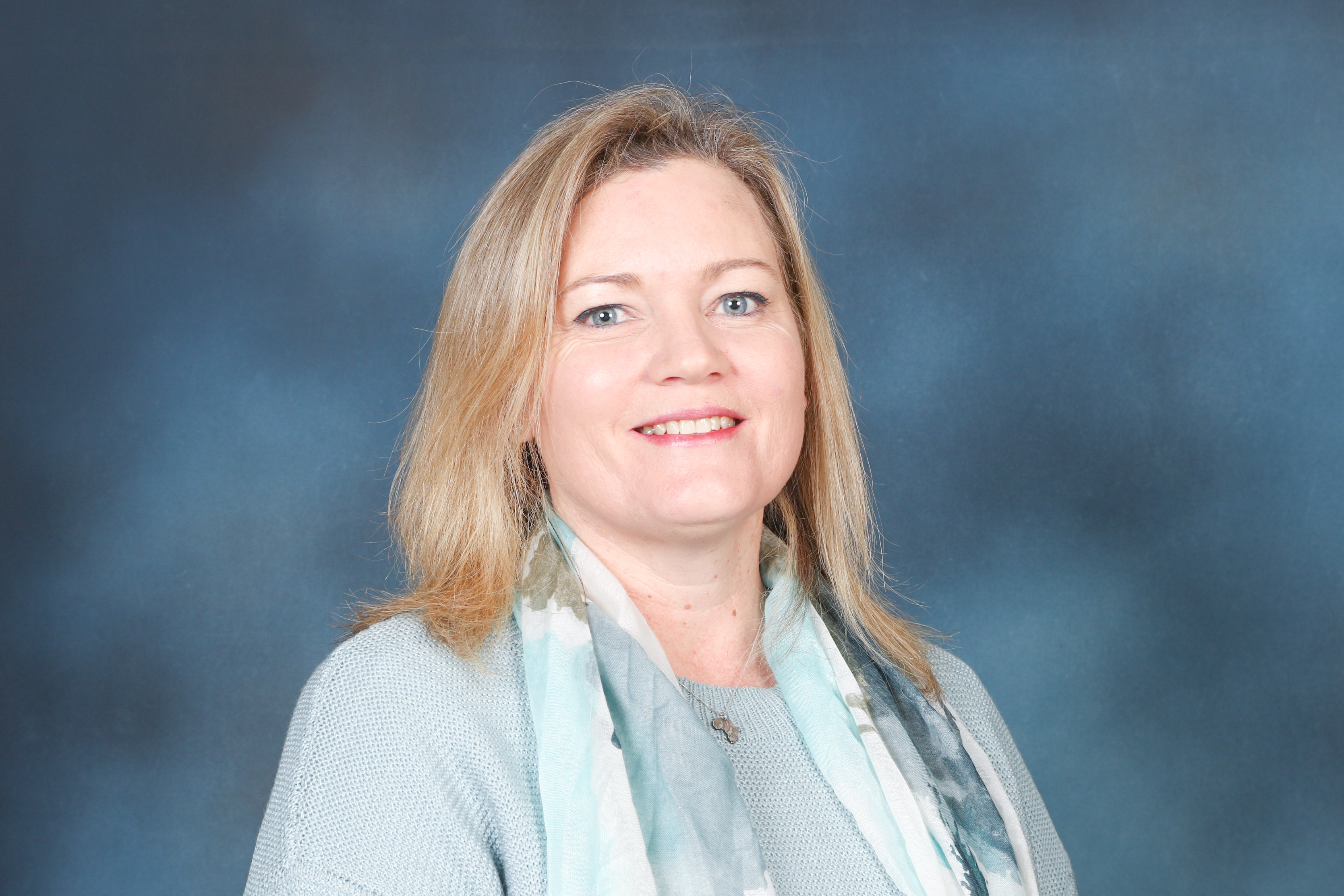 Mrs Bryony Oberholster